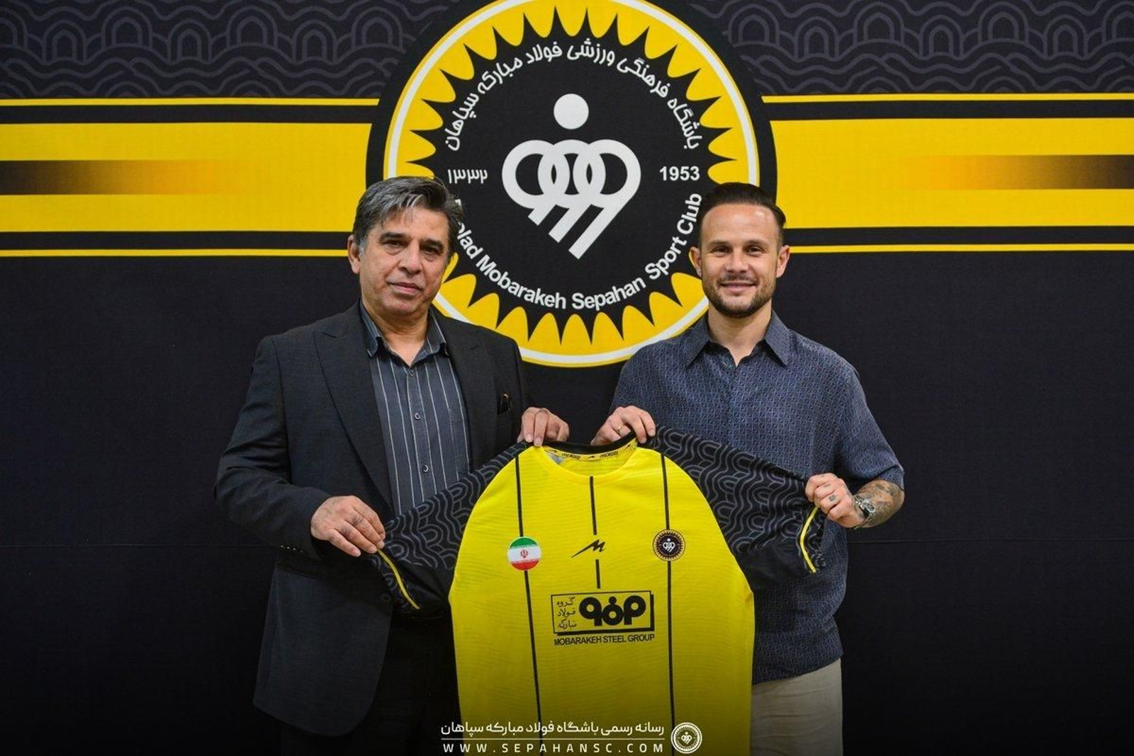 Iván Sánchez, en su presentación con el equipo iraní.