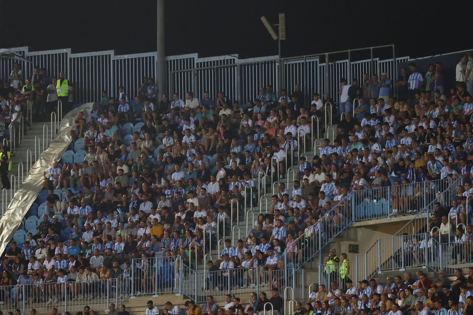 Búscate en las gradas de La Rosaleda durante el Málaga CF-Elche CF