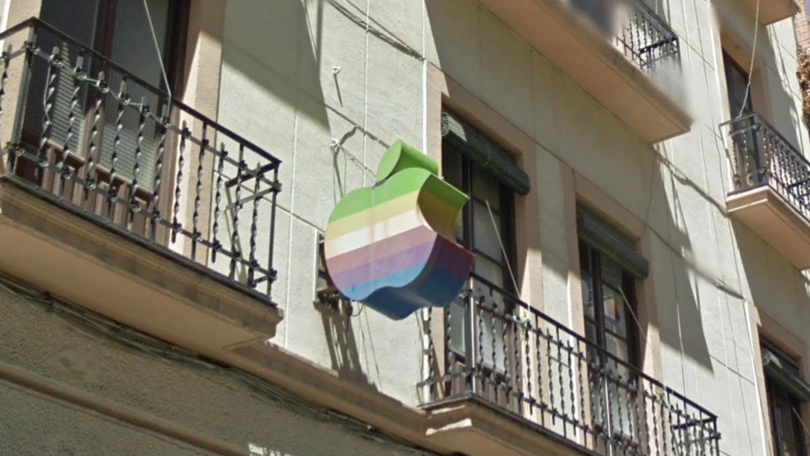 Logotipo de Apple en calle San Antón