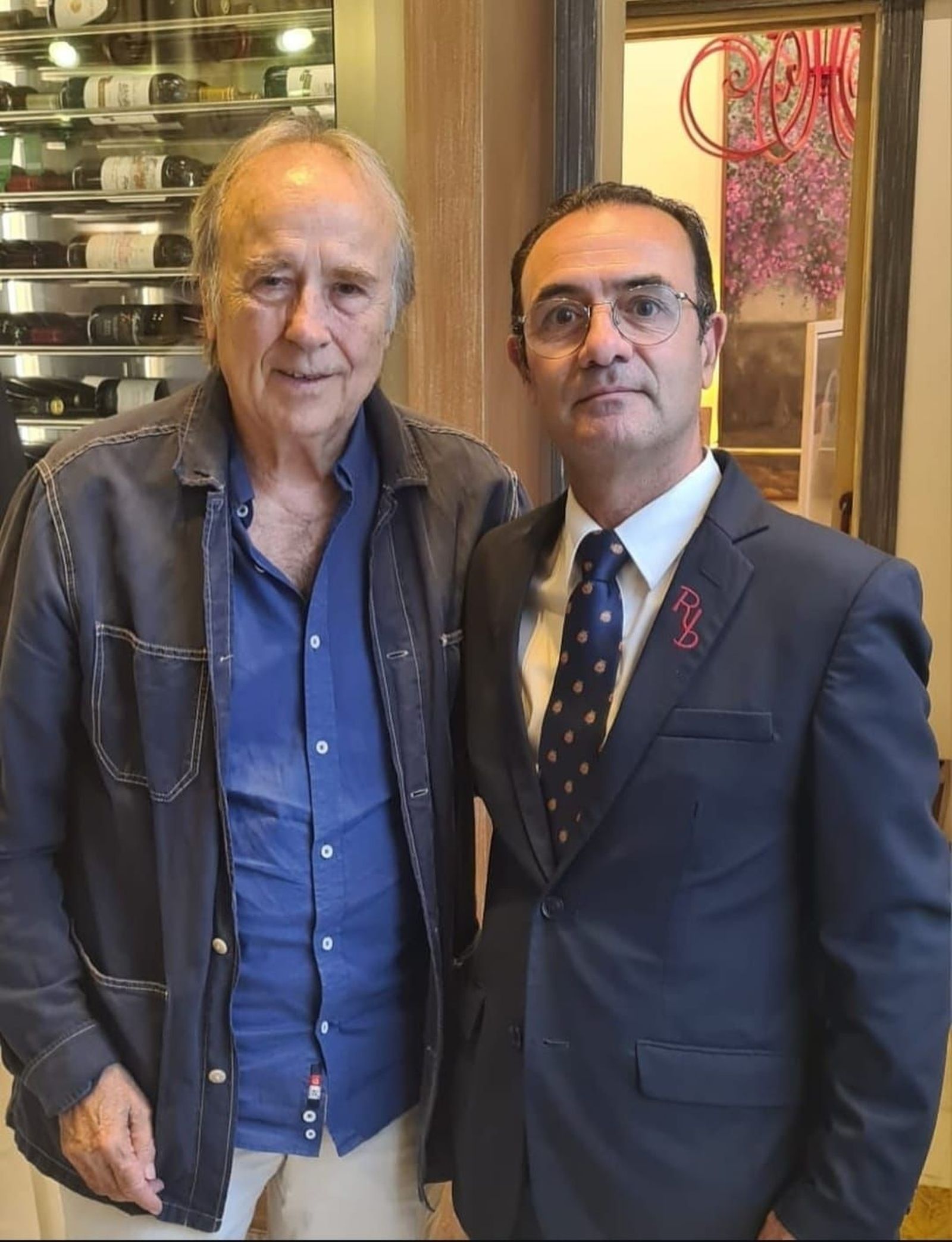 Joan Manuel Serrat, con Antonio Peña, metre de Becerrita.