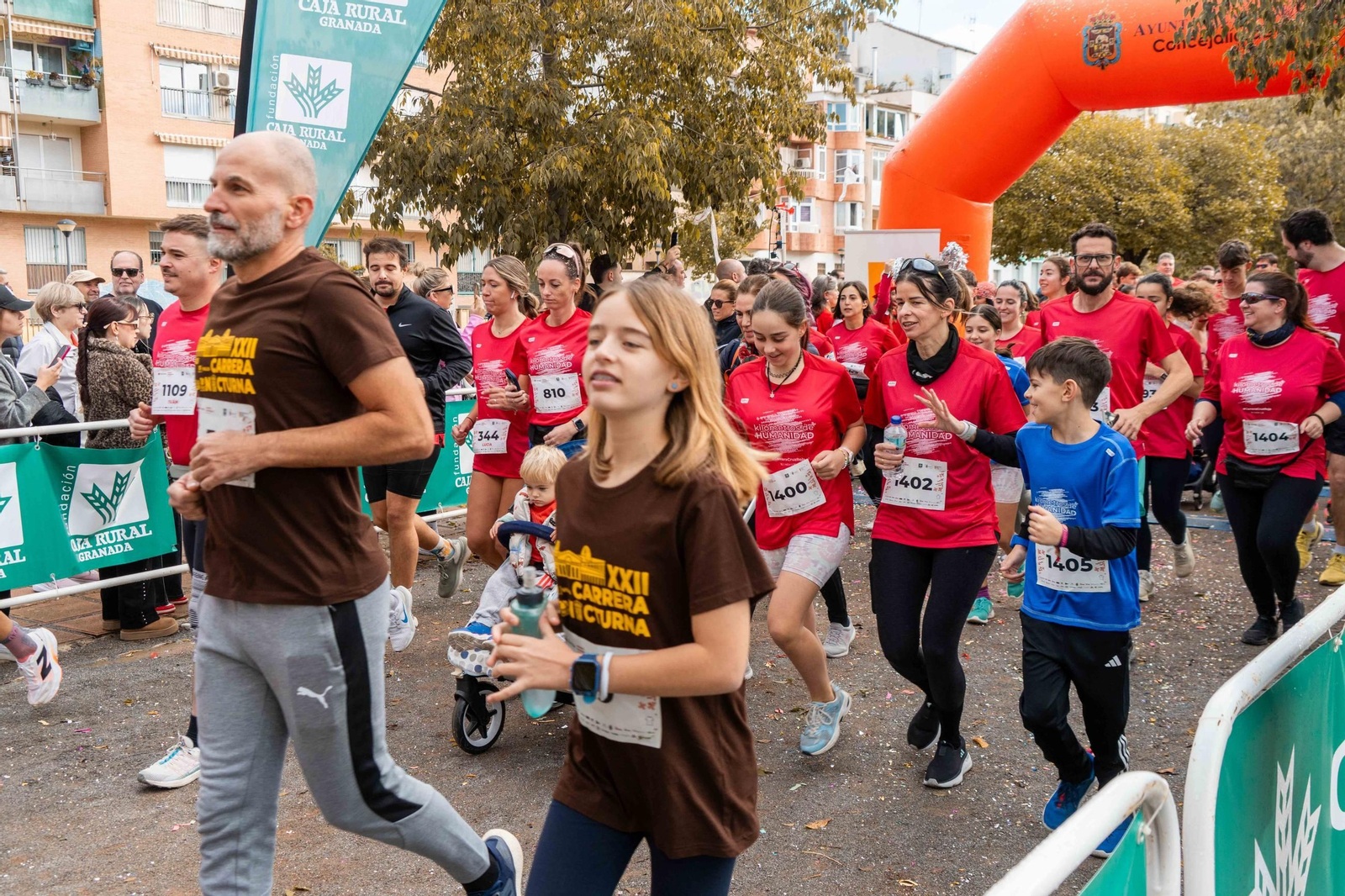 Familias enteras participaron en la Carrera de la Cruz Roja.