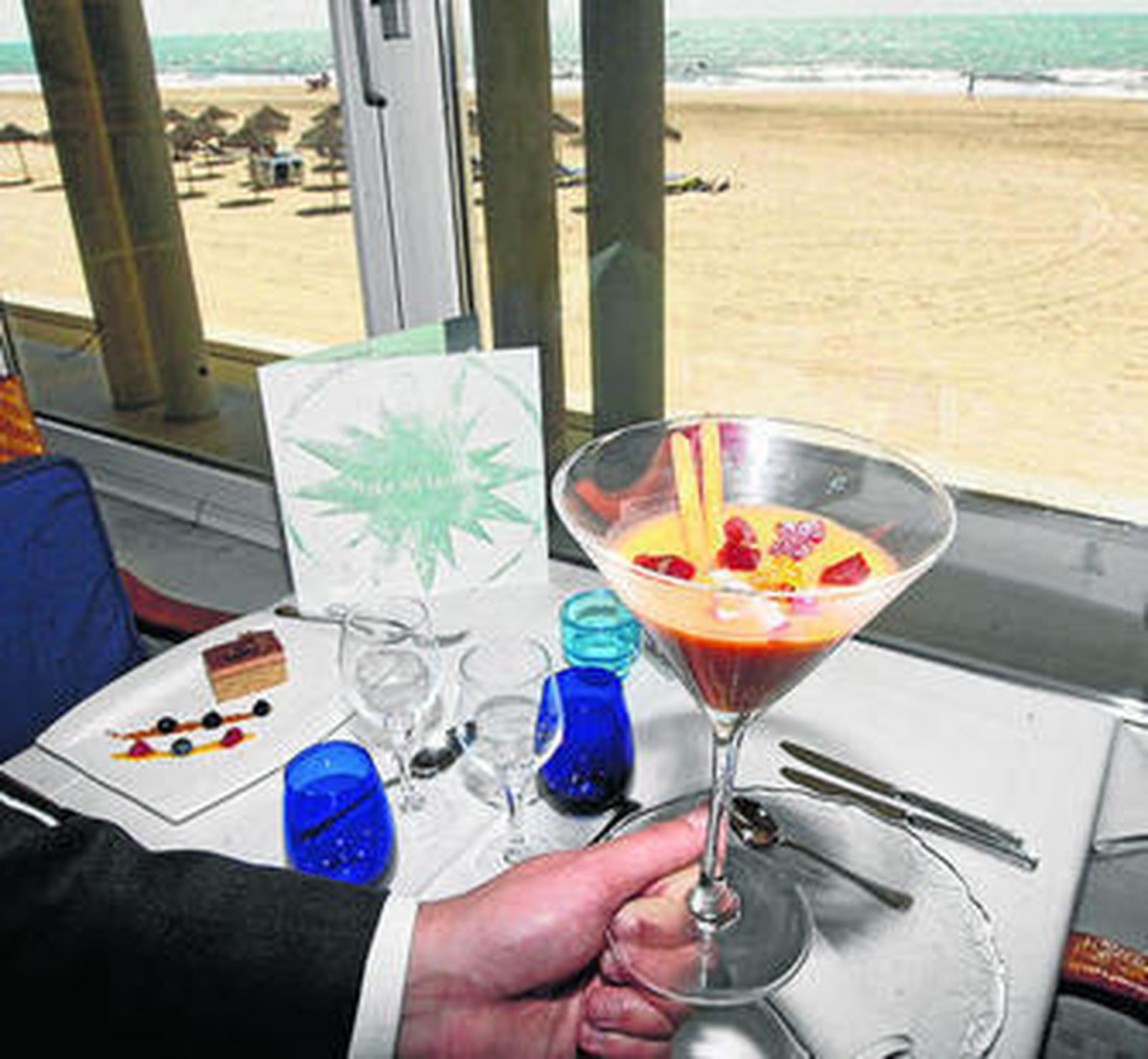 El emplazamiento frente al mar es uno de los atractivos del restaurante.