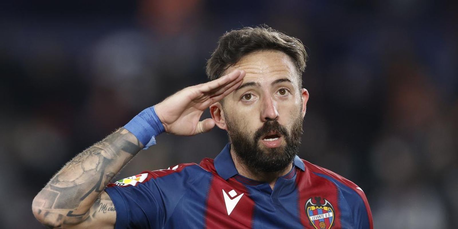 Morales celebra un gol con la camiseta del Levante