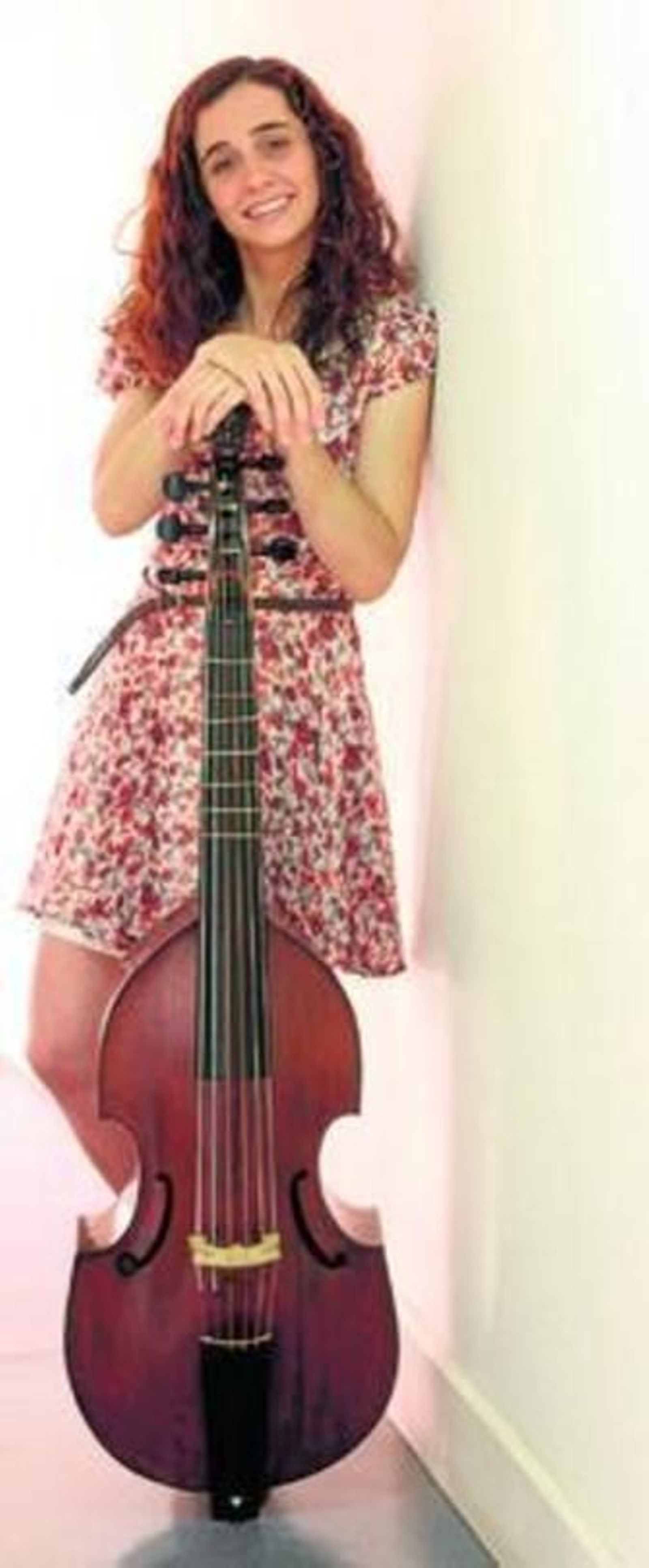 Sara Ruiz toca una viola original de la escuela austriaca de principios del XVIII.