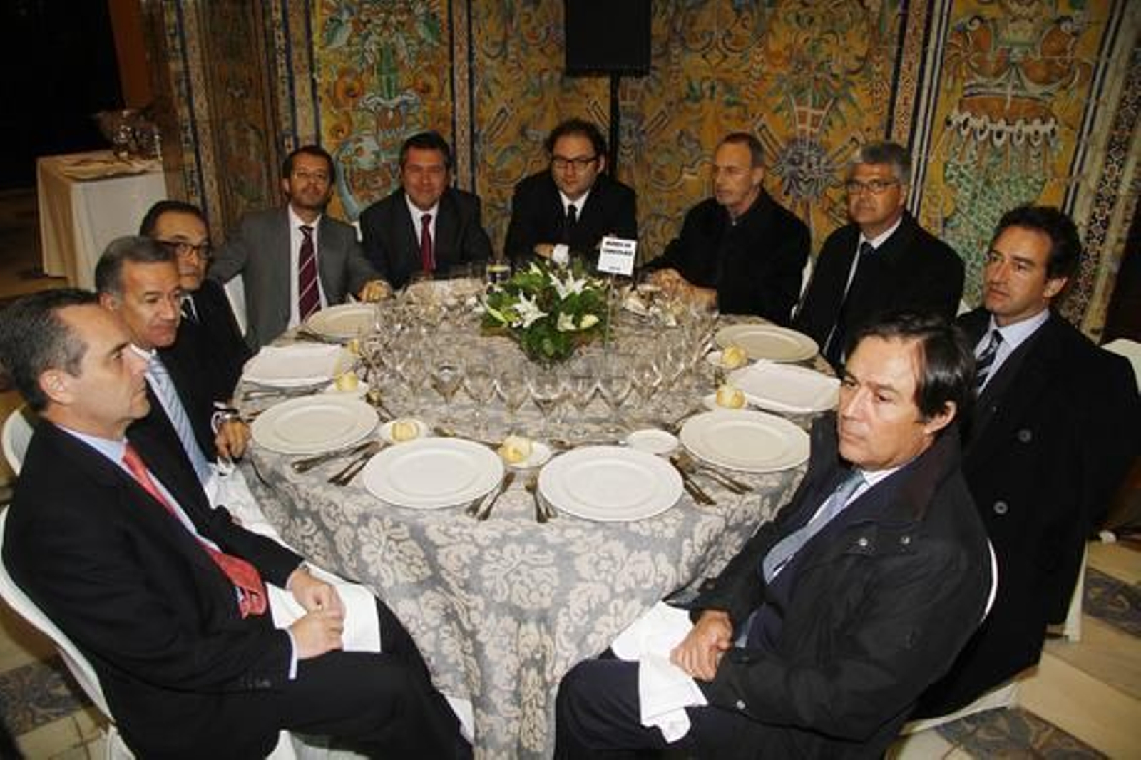 Juan Bueno, Jorge Segura, Francisco Navarro, Juan Manuel Marqués, Juan Espadas, Carlos Mármol, Guillermo Vázquez Consuegra, Javier Landa, Felipe Medina y Ricardo Pumar.

Foto: Antonio Pizarro / Juan Carlos Vázquez / Victoria Hidalgo / Manuel Gómez