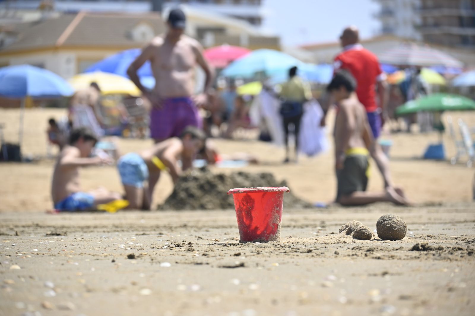 Ambiente en la playas de Huelva este sábado 22 de julio, en imágenes