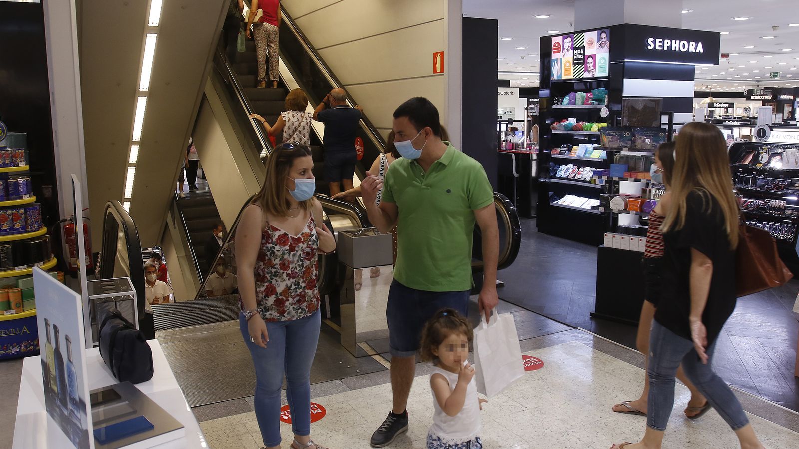Público en El Corte Inglés.