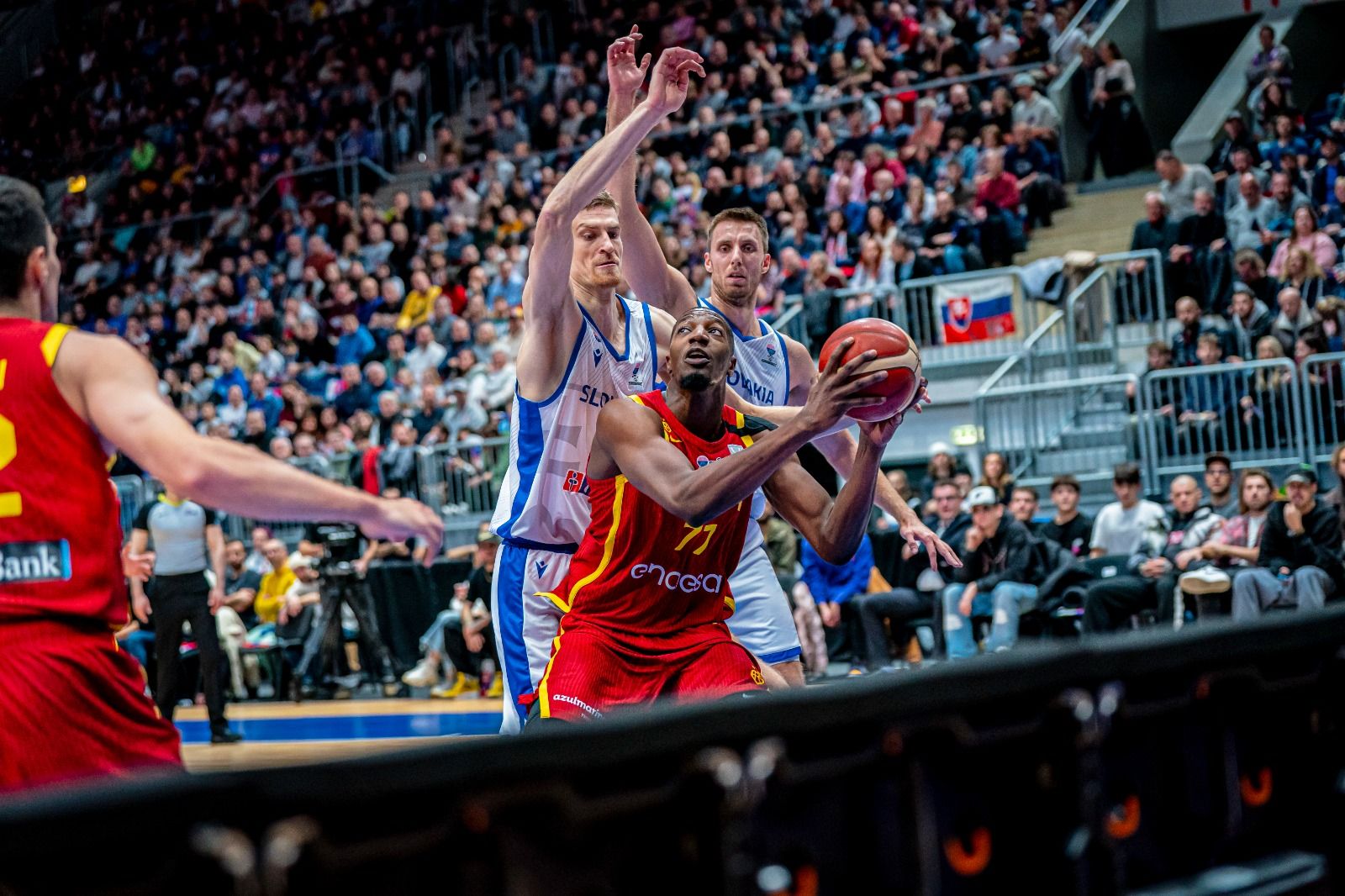 Milagro de España en la locura de Eslovaquia con buena participación de los cajistas