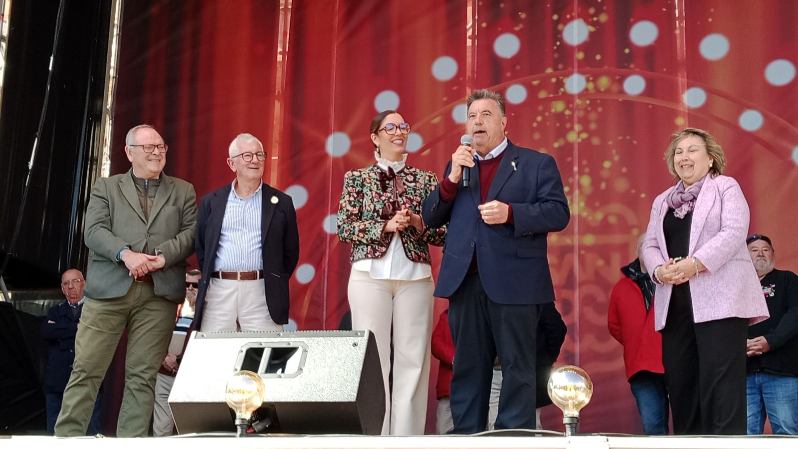 Carnaval 2026 en San Fernando: las peñas entregan sus reconocimientos para abrir la fiesta en la plaza del Rey