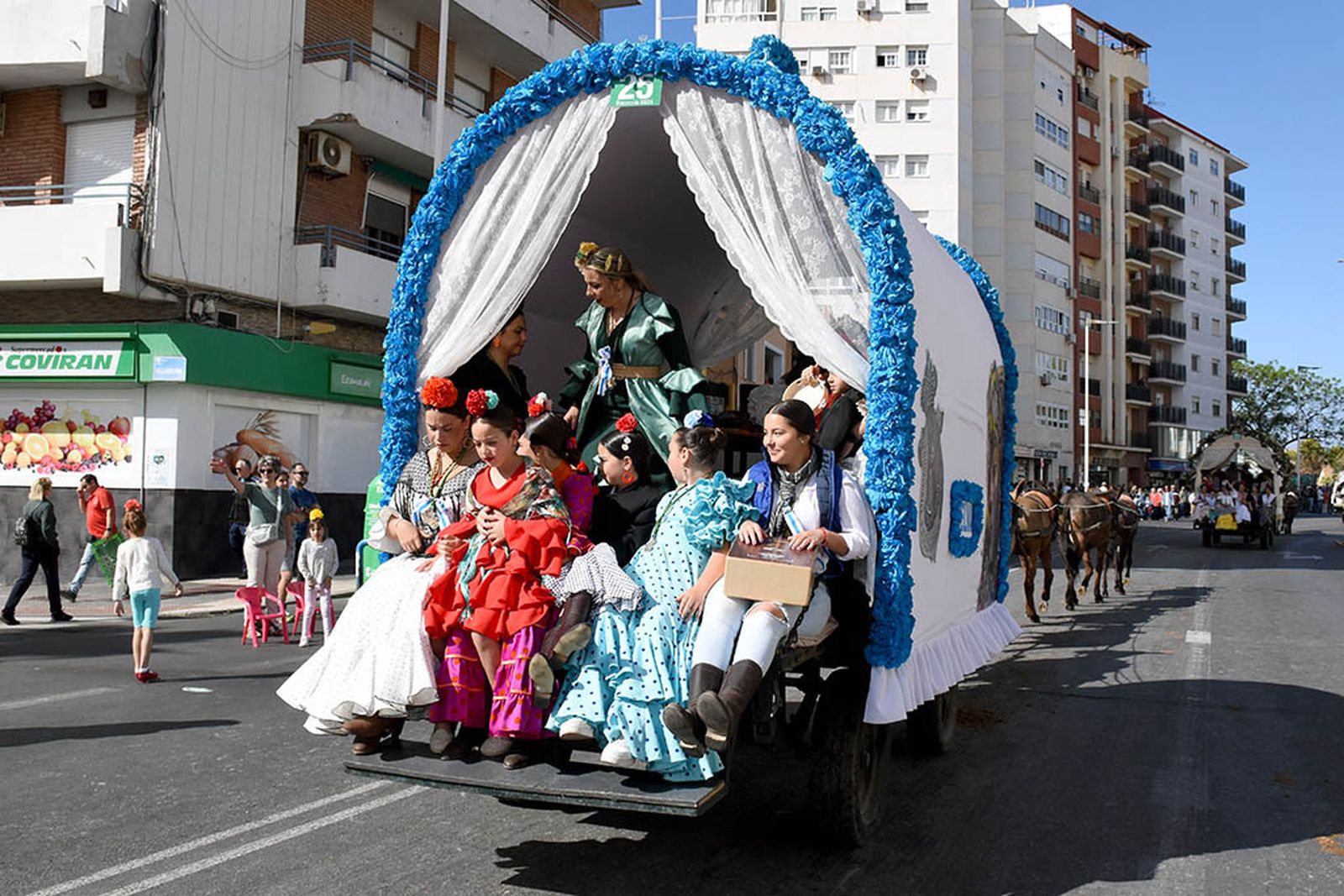 Imágenes de los carros de la Hermandad del Rocío de Huelva