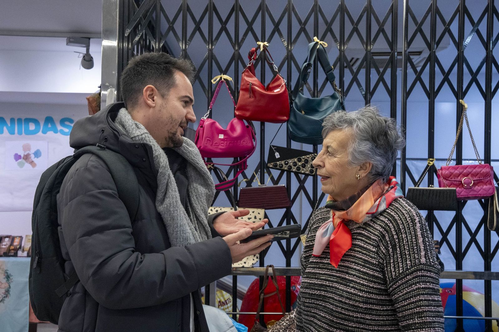 Un mercadillo que late por los demás: la solidaridad toma el Paseo de Almería