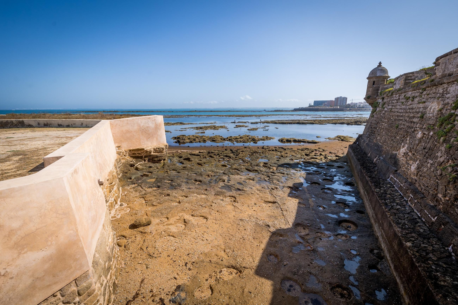 Imágenes del estado del castillo de San Sebastián de Cádiz