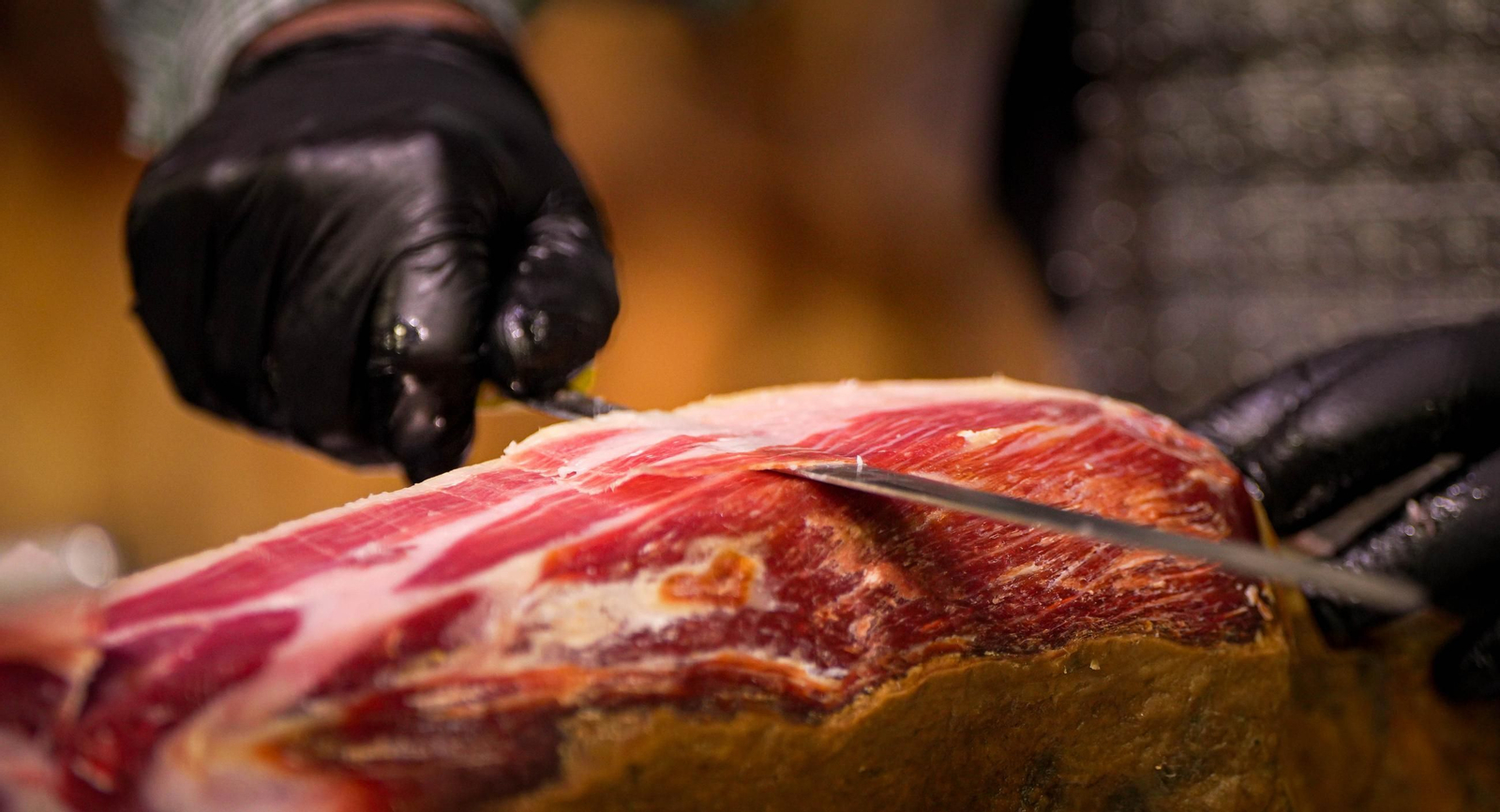 Del campo a la mesa, así son los jamones de Montesierra que vende Mercadona