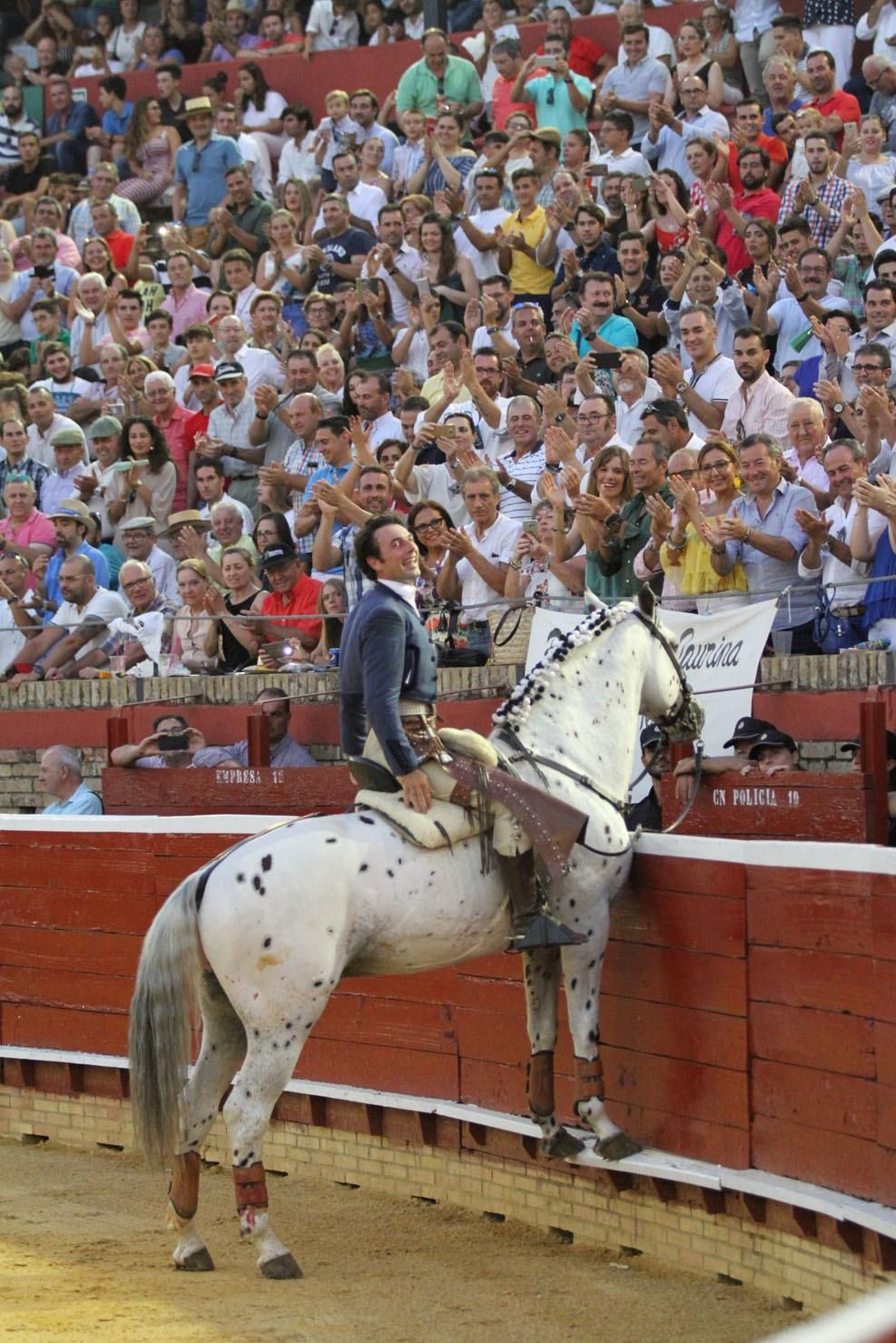 Festejo de Rejones en el coso de La Merced por Colombinas.