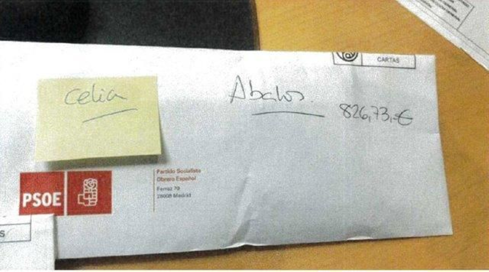 Imagen facilitada por la UCO con uno de los sobres de Ábalos.