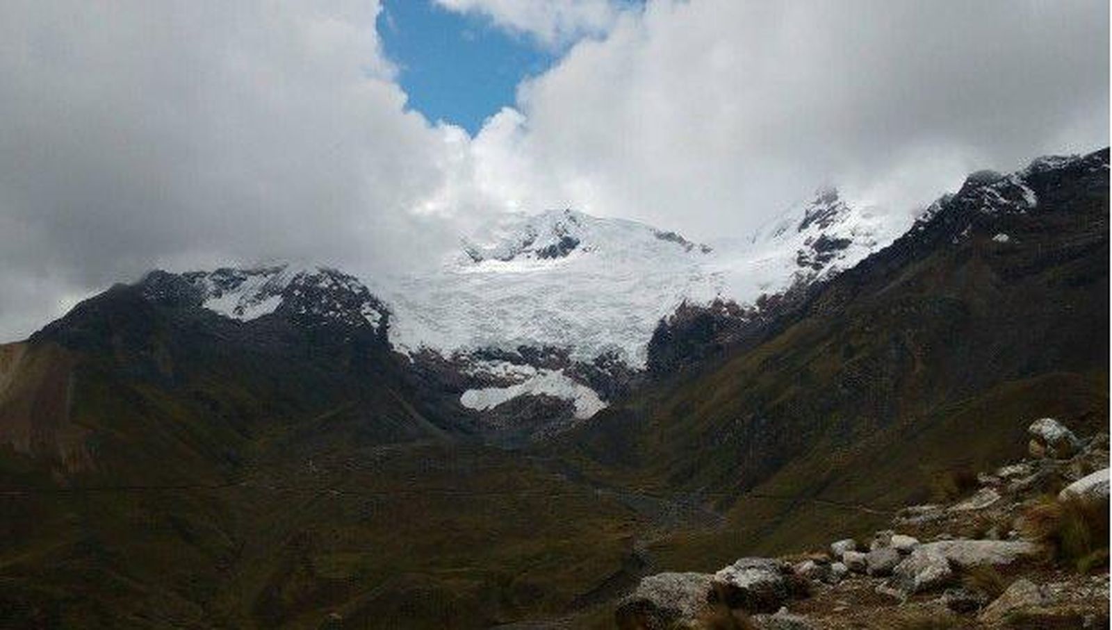 Avalancha en la Cordillera Blanca, Perú.