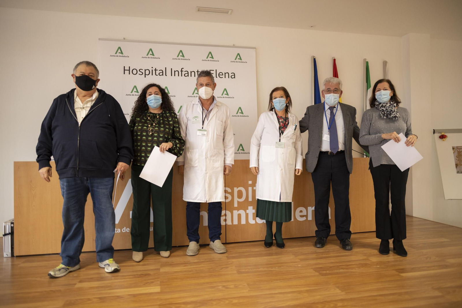 Imágenes del acto de despedida del personal sanitario del hospital Infanta Elena
