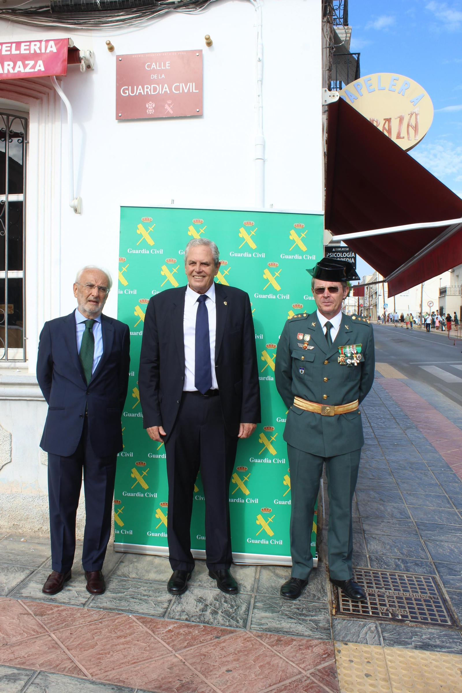 Inauguración de la calle en homenaje a la Guardia Civil.