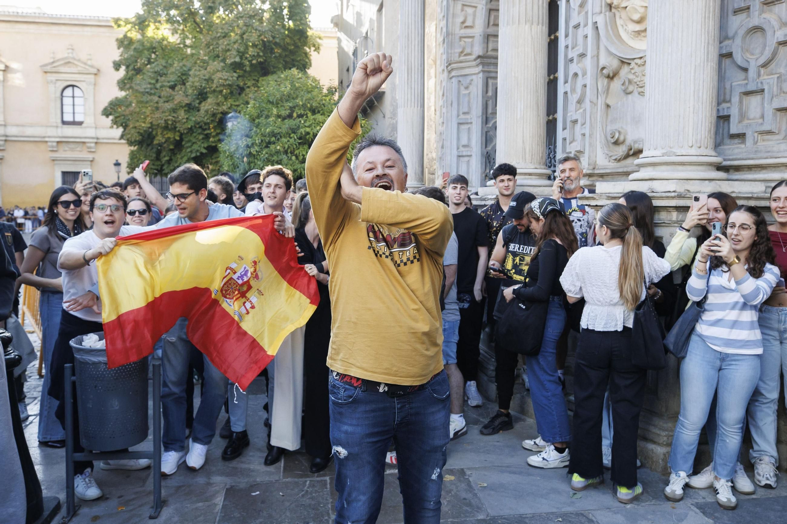 Fotos: Tensión en la Plaza de Derecho de Granada ante la presencia de Vito Quiles
