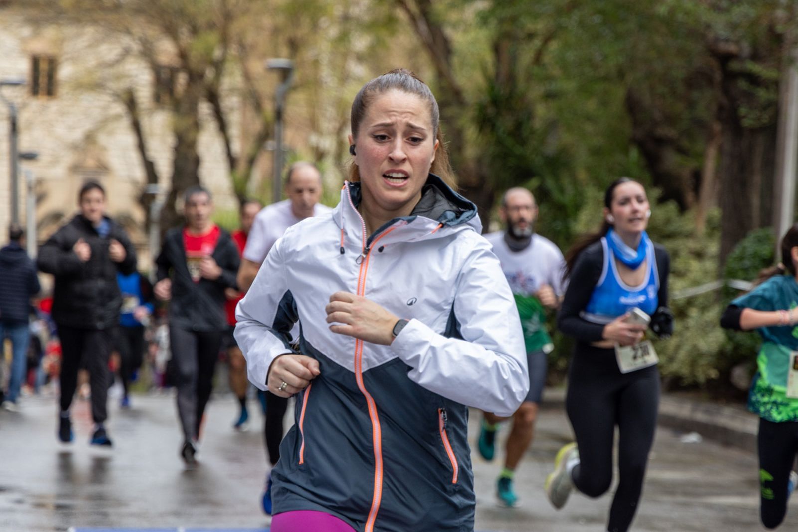En imágenes: la lluvia no frena a más de un millar de corredores en la V Carrera Popular del IES San Juan Bosco (2)
