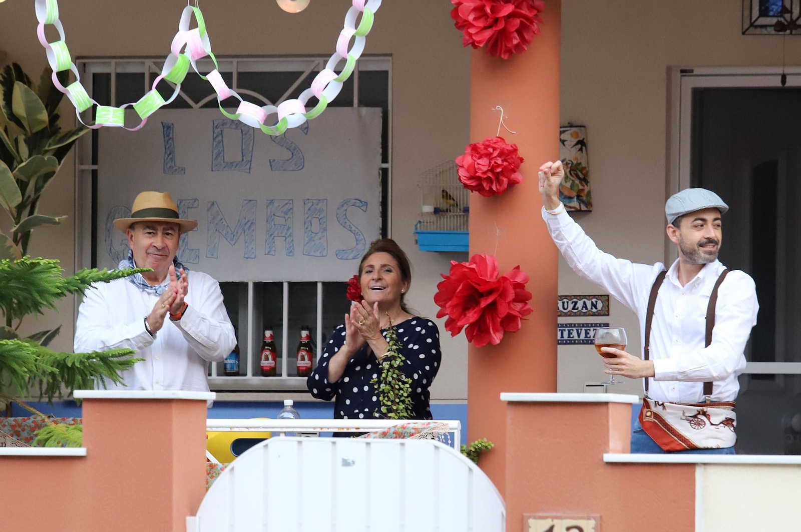 Imágenes de los aplausos de la calle Fenicios