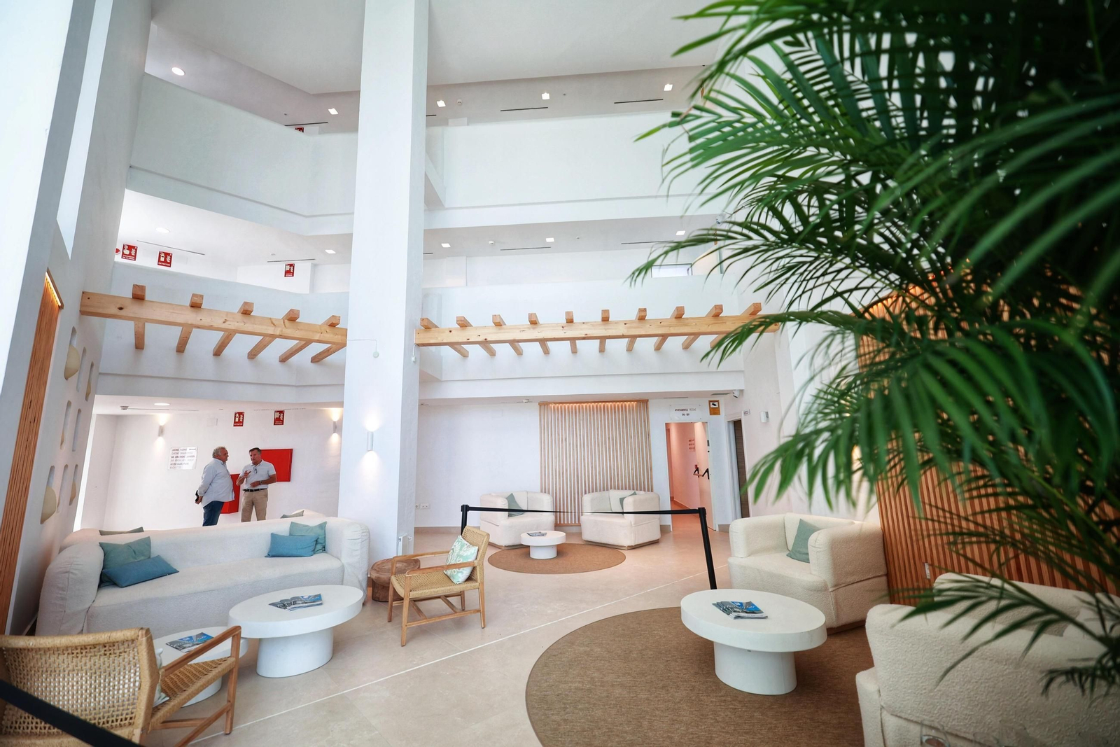 Inauguración oficial del hotel Punta Candor Suites en Rota