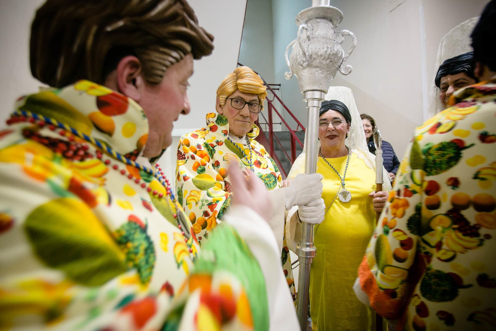 Algunos componentes del coro de Valdés, "Siguiendo tus pasos, Cádiz" momentos antes de salir al escenario.