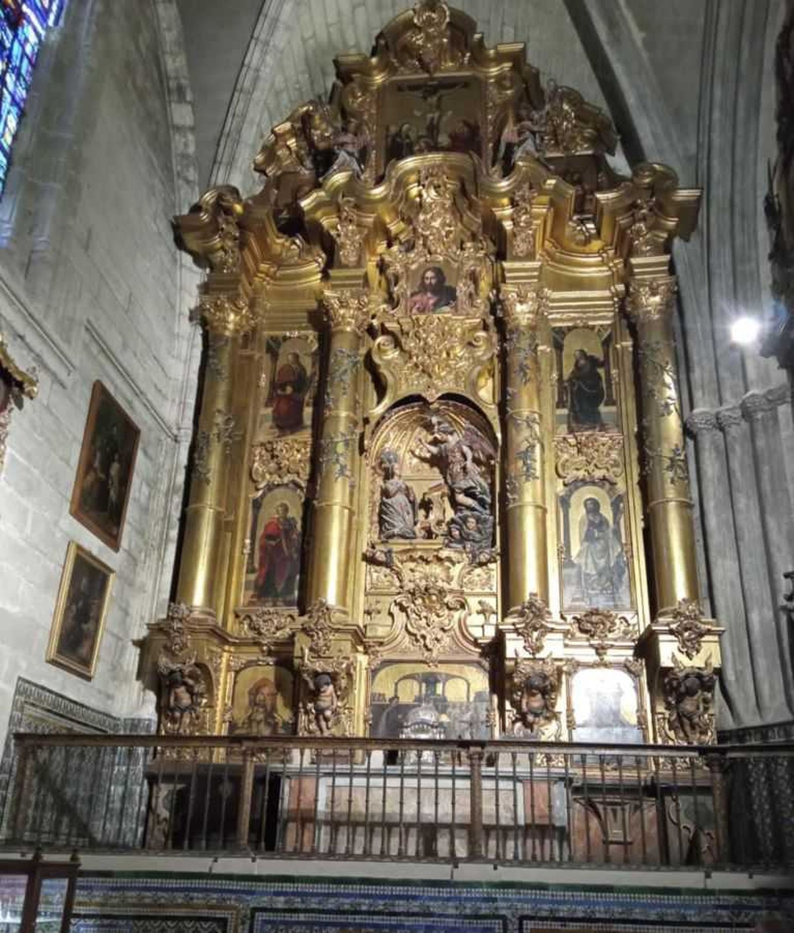 El retablo de la Capilla de las Doncellas.