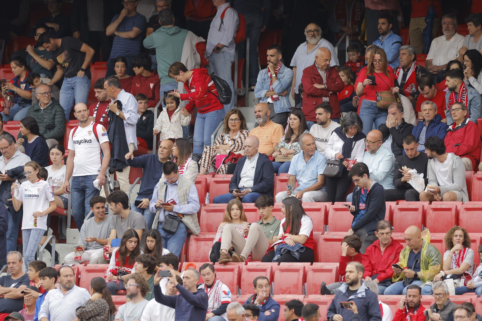 Búscate en las fotos del Sevilla-Madrid