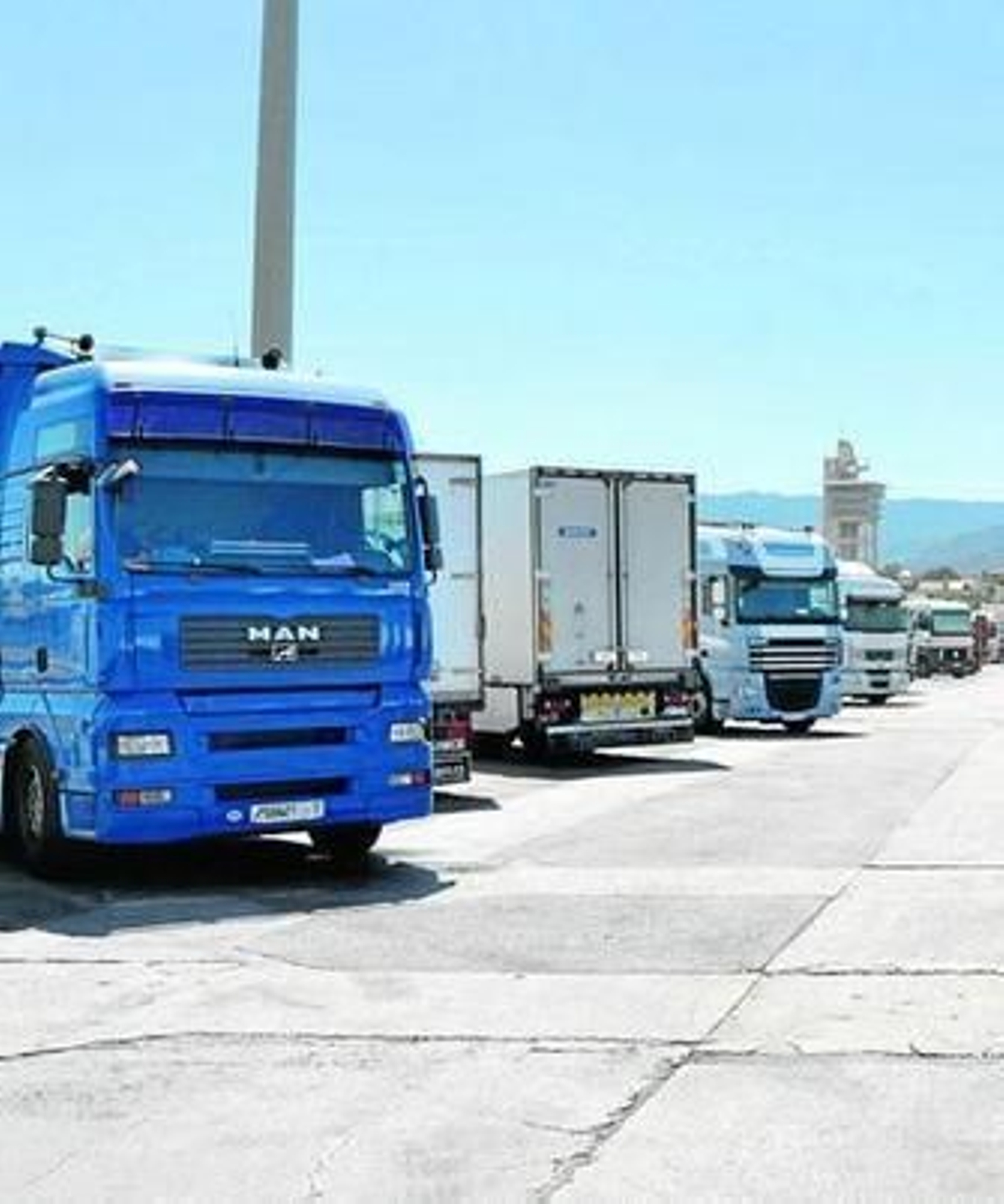 Imagen de la zona de aparcamiento de camiones en el puerto.