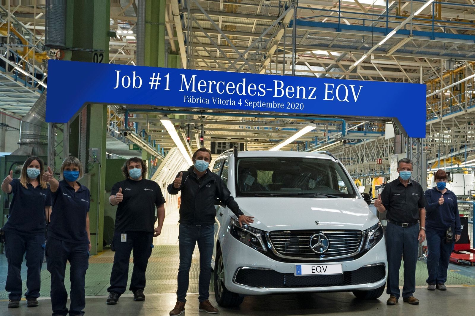 Sale de la factoría de Vitoria el primer Mercedes EQV, el monovolumen eléctrico