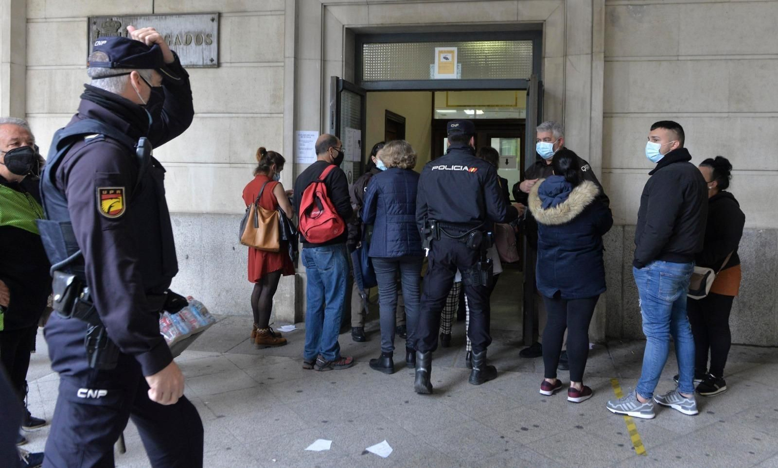 Entrada a los juzgados de Sevilla durante el coronavirus