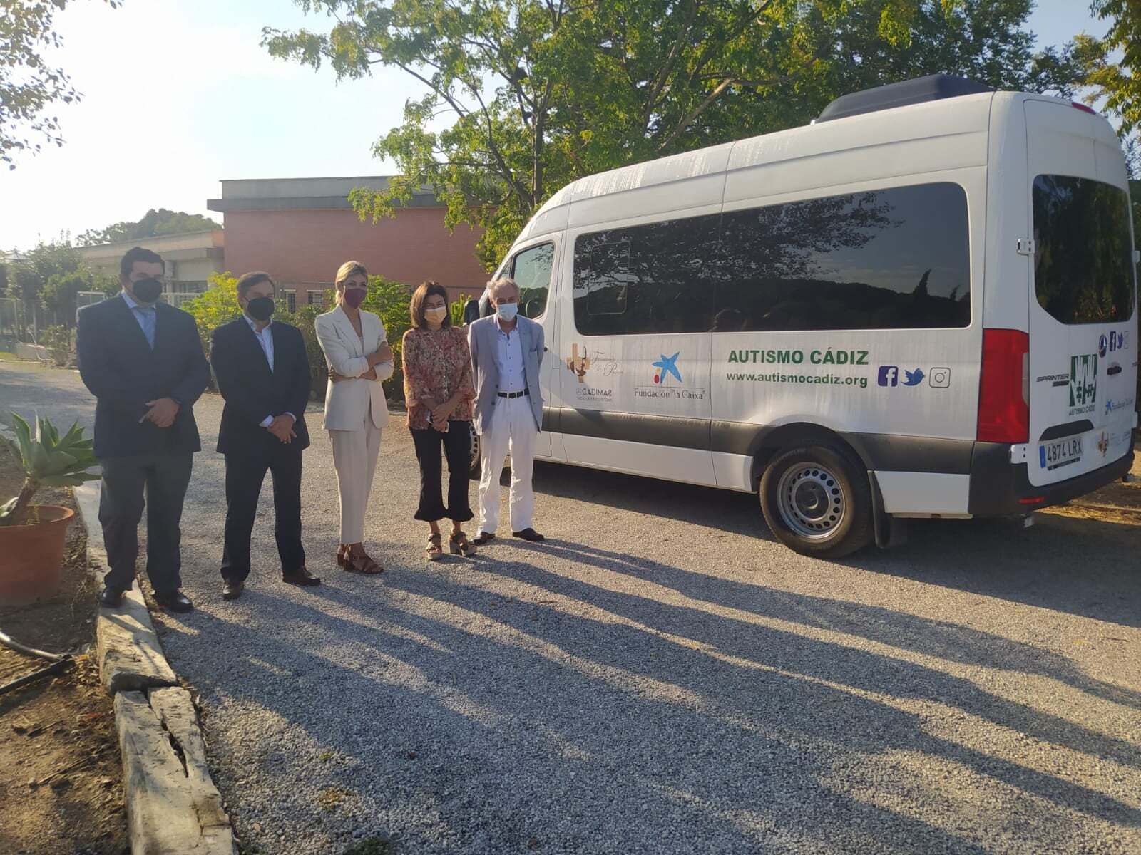 Entrega de la nueva furgoneta para desplazamientos en Autismo Cádiz