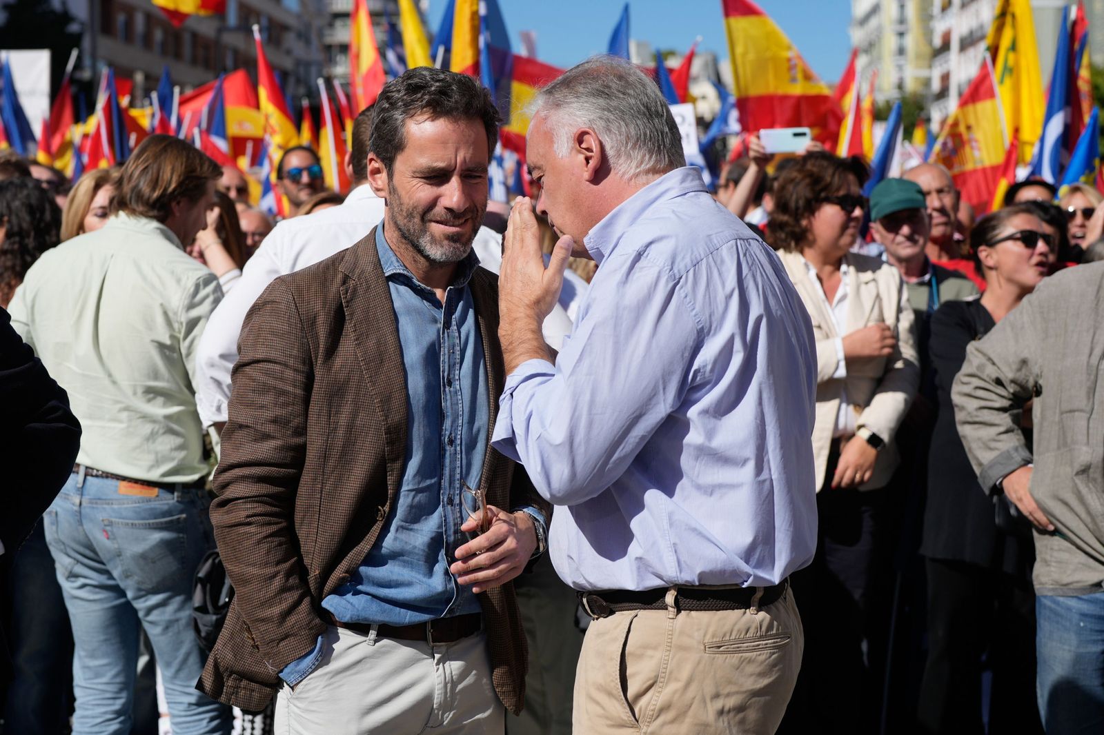 Sémper junto a González Pons en la manifestación de este domingo en Madrid.