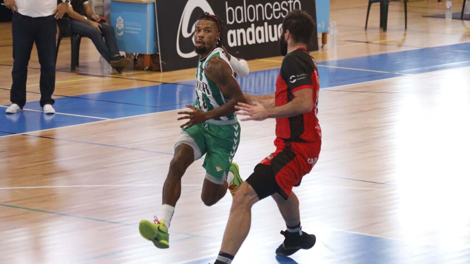 Las fotos de Real Betis - Fundación Granada en la Línea