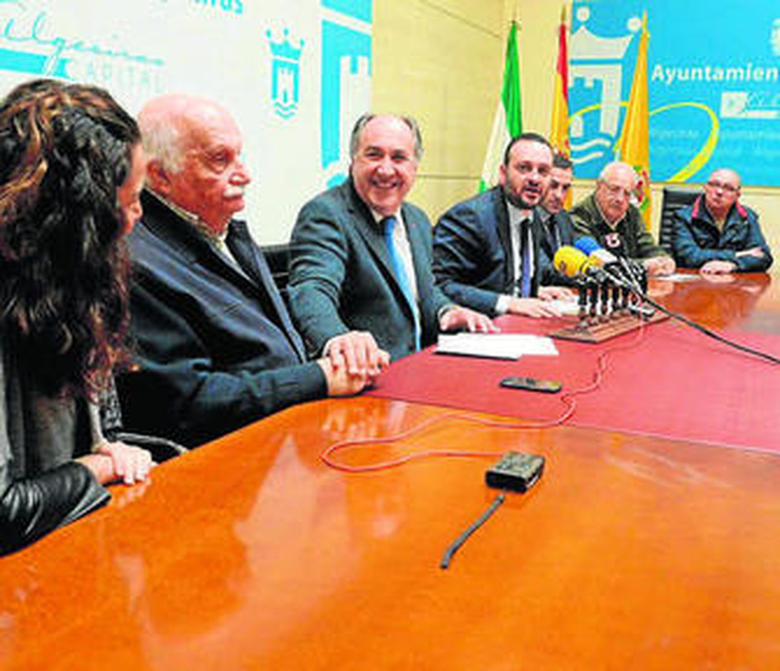 Imagen de la firma del convenio, ayer en el Ayuntamiento de Algeciras.