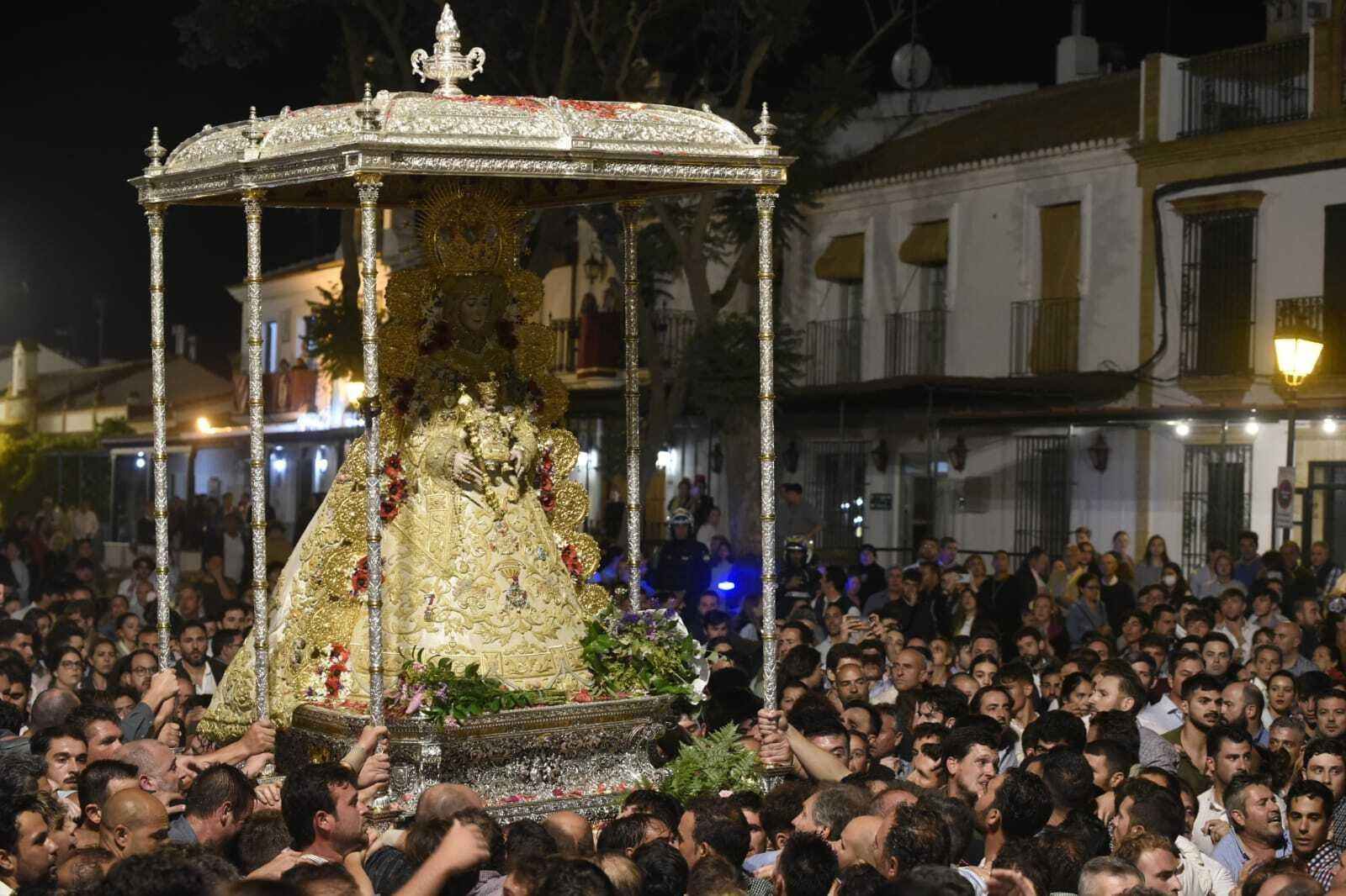 La recogida de la Virgen del Rocío, en imágenes
