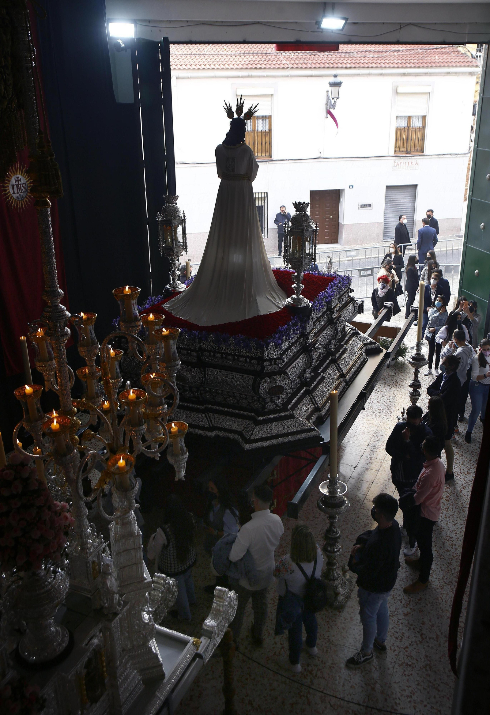 Las fotos del Lunes Santo en Málaga: la devoción en el barrio de La Trinidad