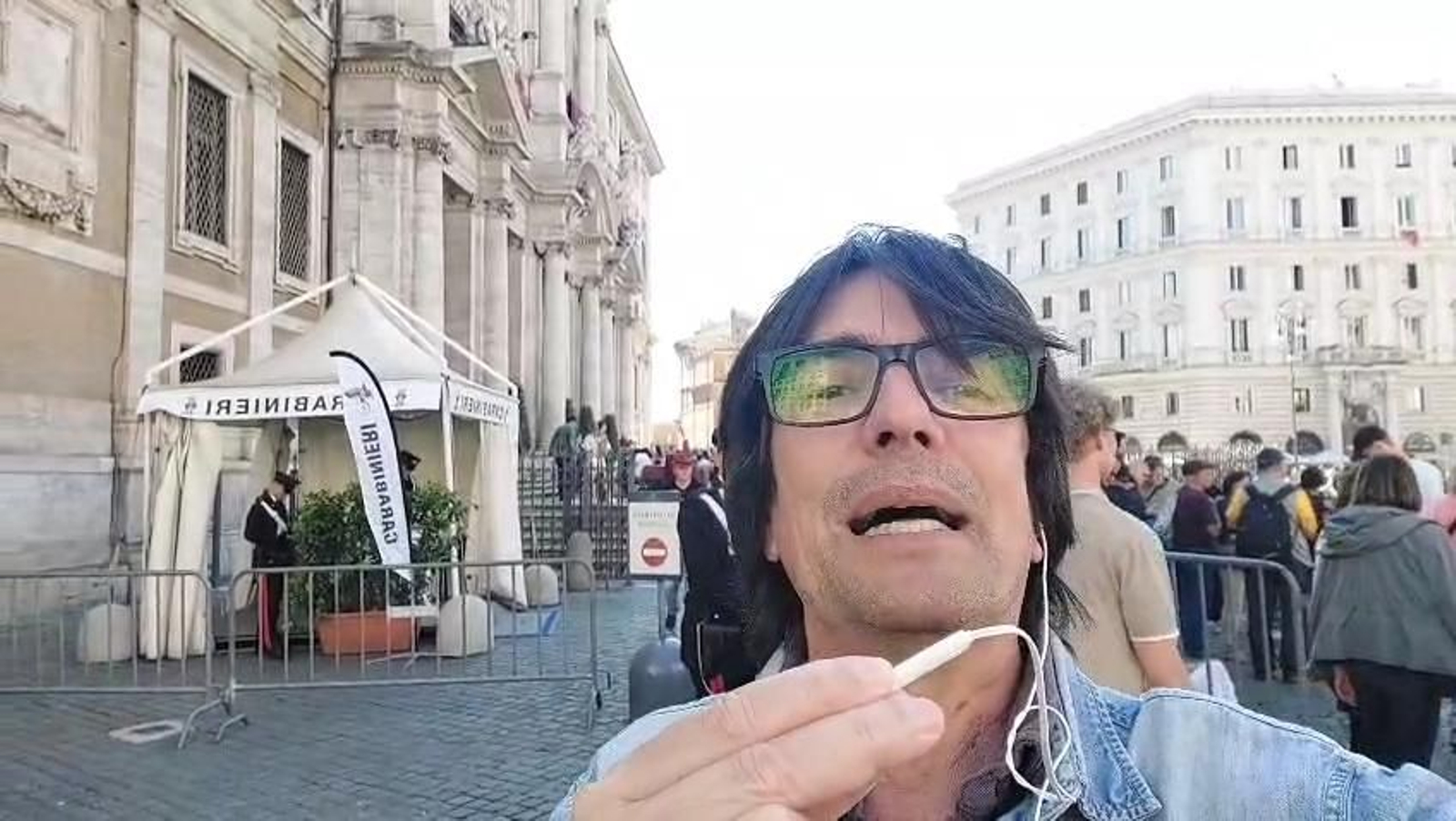 El algecireño José Ángel Cadelo, frente a la tumba del papa Francisco