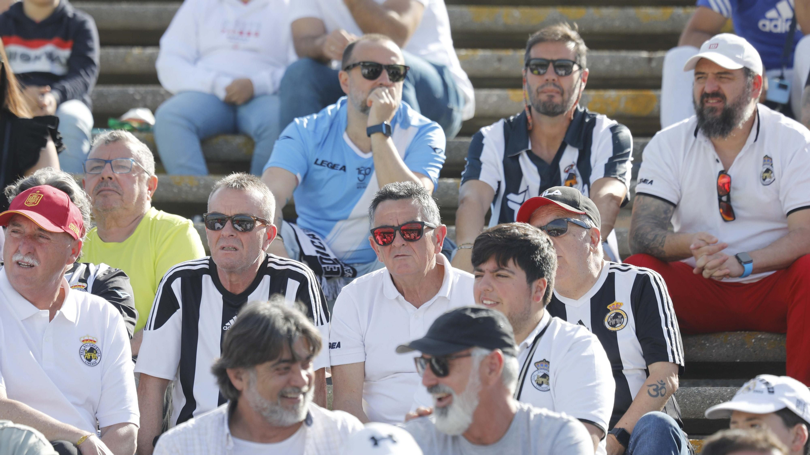 Fotos de la afición durante el encuentro de la Balona - Real Madrid Castilla