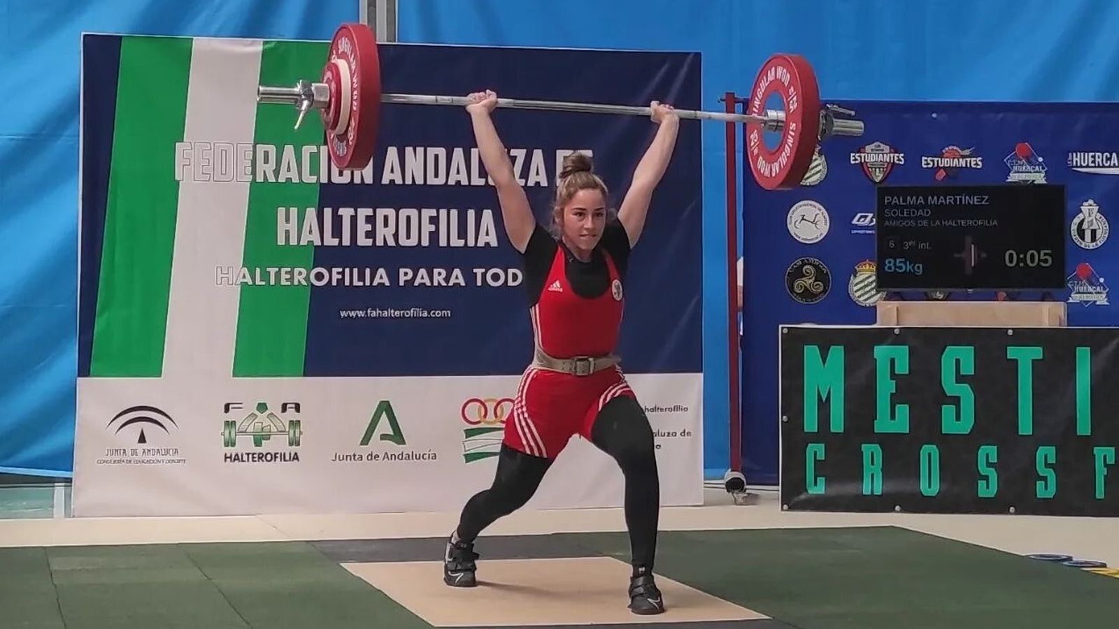 Soledad Palma, del Club Amigos de la Halterofilia, durante el campeonato de Andalucía absoluto.