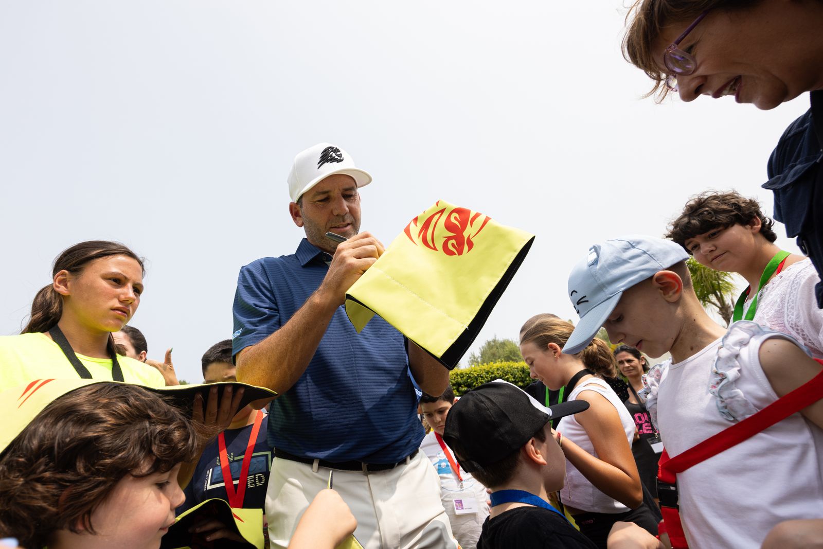 Sergio García firma un autógrafo, ayer en Valderrama