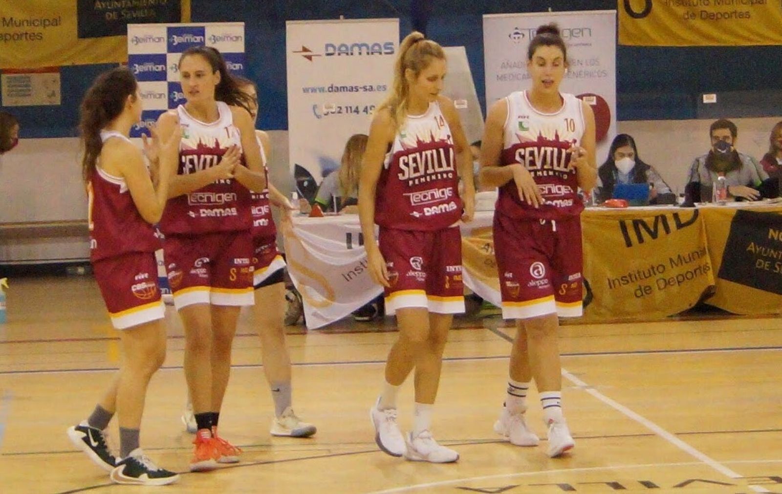 El quinteto del Tecnigen CBS Sevilla ante el UCAM Primafrío Jairis.