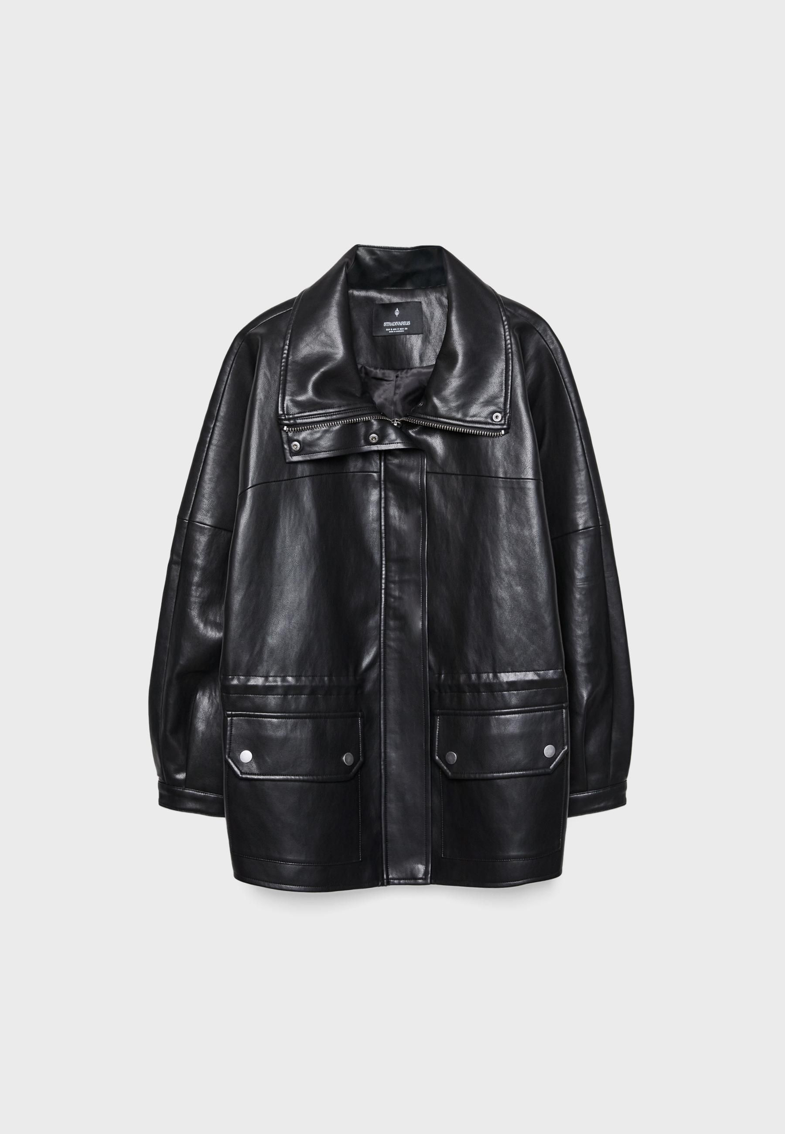 Parka efecto piel de Stradivarius.