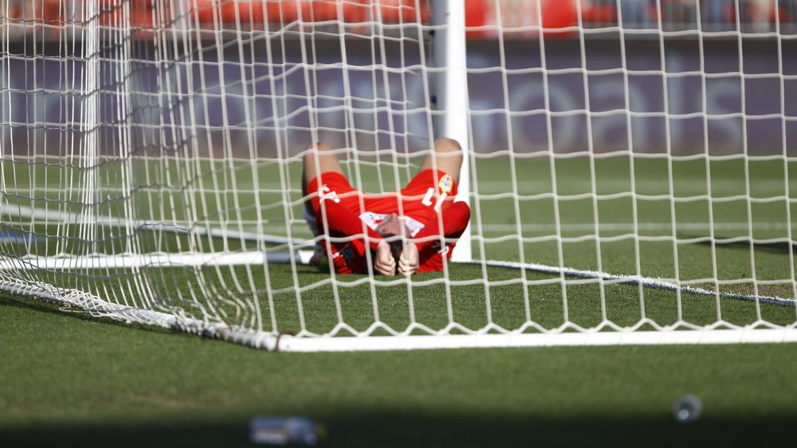 Arribas apunta a caerse del once tanto si se apuesta reforzar la media como por doblar el lateral