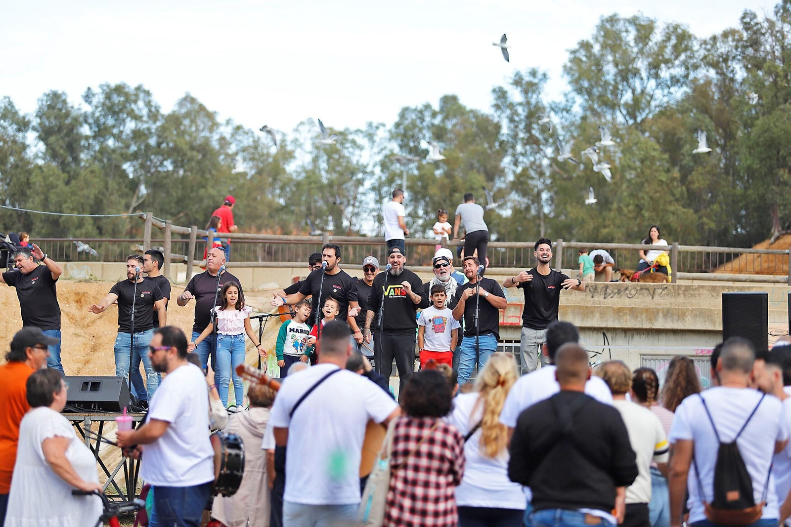 La banda de los garrapatas durante su actuación.