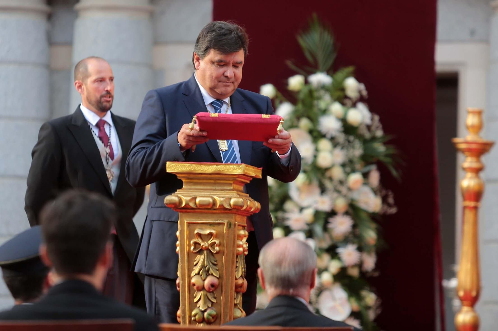 Imágenes de la imposición de la Medalla de Oro de Huelva al Cristo del Amor