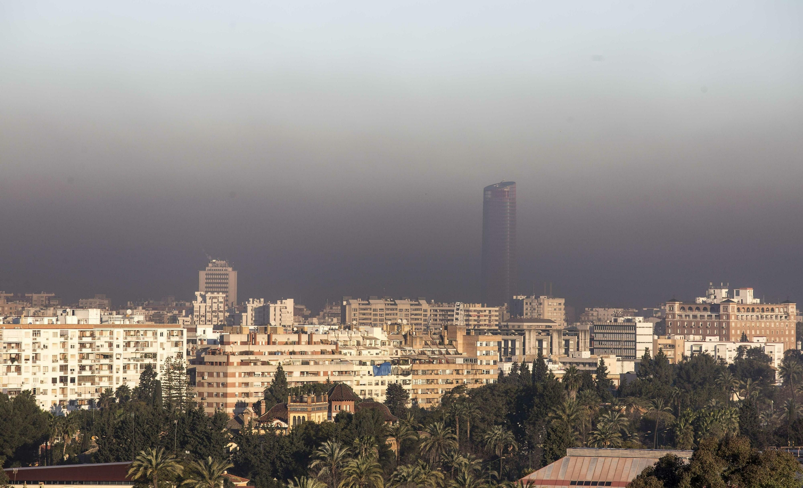 Boina de contaminación en Sevilla en febrero de 2016.