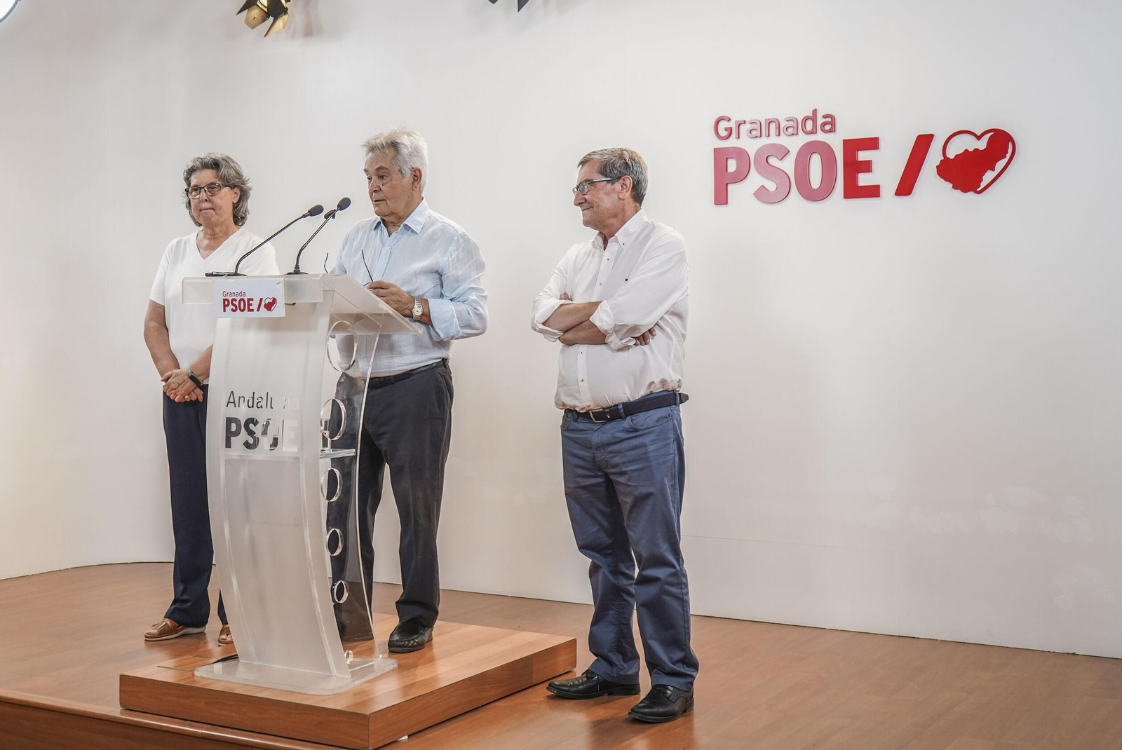 Antonio Jara, en el estrado junto a Concepción Ramírez y Pepe Entrena