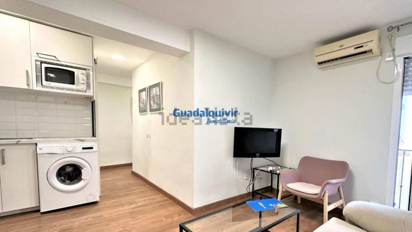 Salón-comedor en este piso en venta junto al colegio Salesianos de la Trinidad